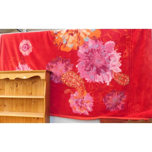610 - Large floral design blanket