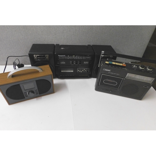 667 - Three stereo radios - unchecked