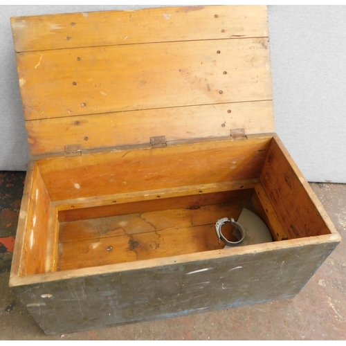 735 - Vintage ammo box