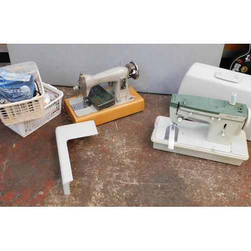 805 - Two sewing machines - (unchecked)