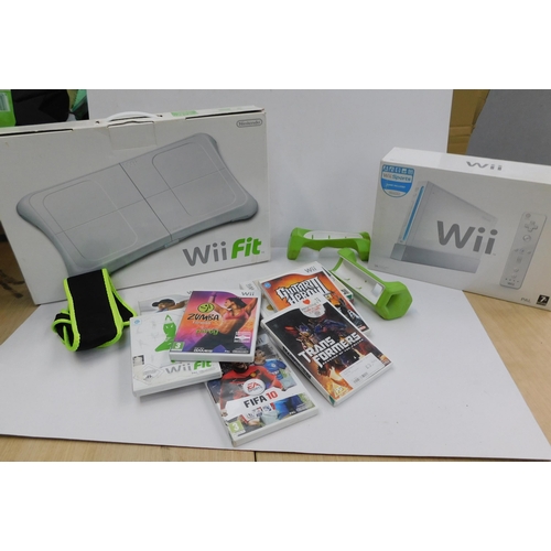 808 - Boxed Wii console, Wii fit and assorted games