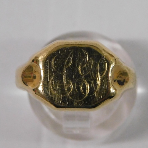 148 - 18ct gold/signet ring - size P 1/2