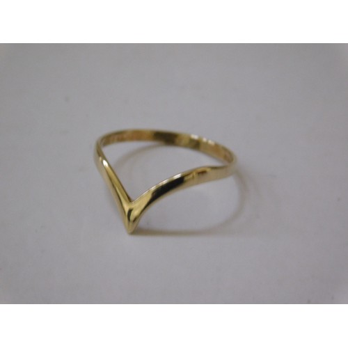 137 - 9ct gold wishbone ring - Size O