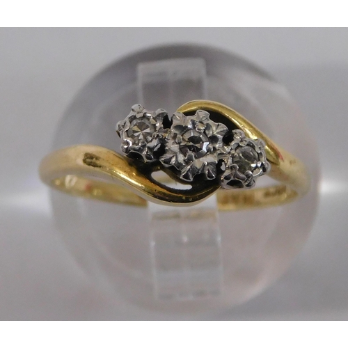 305A - 18ct gold ring - diamonds & platinum - size K 1/2