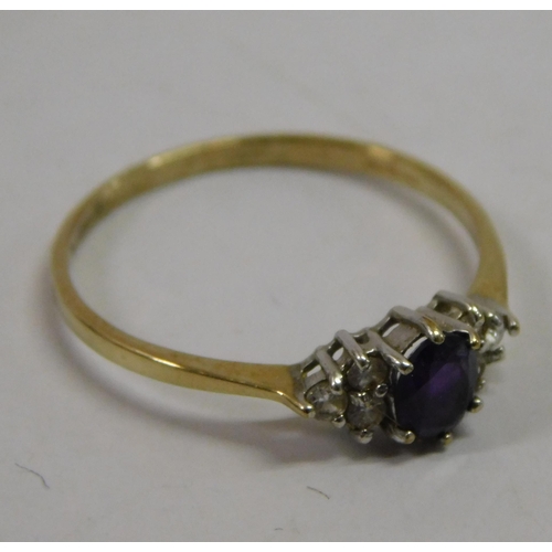 331 - 9ct gold - amethyst ring/size Q