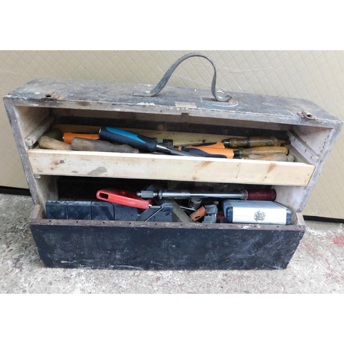 530 - Wooden toolbox and tools