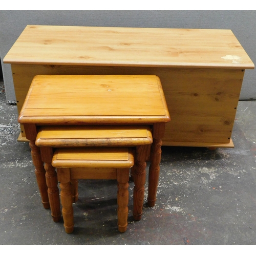 555A - Pine effect bedding box and solid pine nest of tables