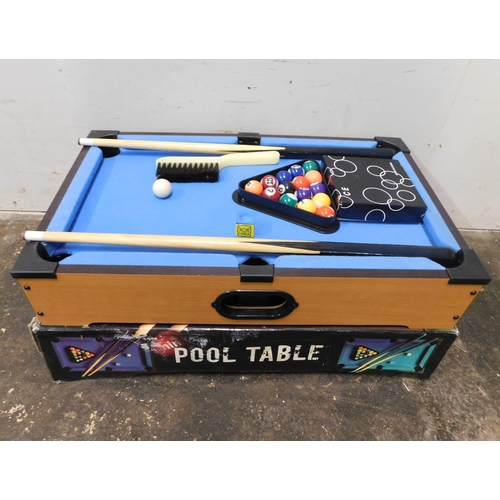 582 - Mini pool table