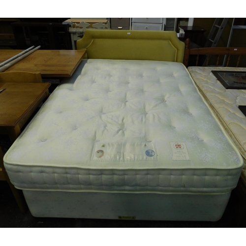 636A - Double divan bed with mattress and headboard