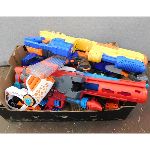 661 - Large box of mixed Nerf guns etc.