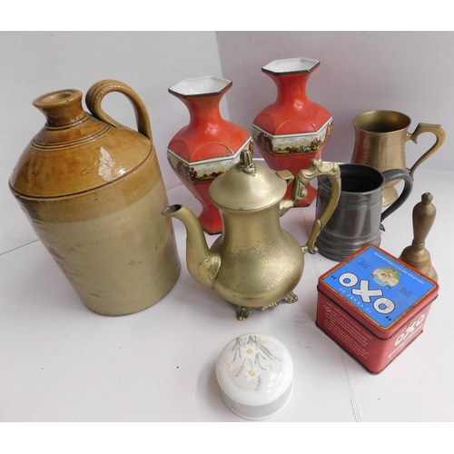 686 - Box of mixed collectables incl. stoneware