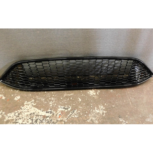 812 - Ford Focas MK-3 st-line black sport honeycomb mesh front bumper grill