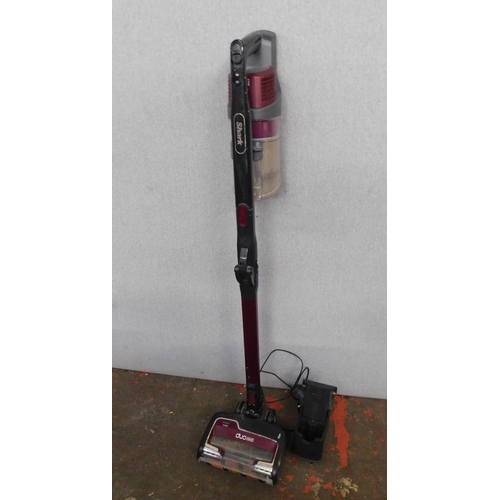 528 - Shark duo cordless hoover and charger plus spare battery - unchecked