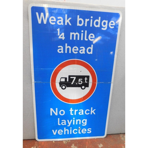 789 - Weak Bridge sign approx. 37