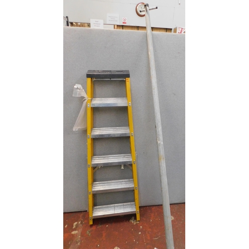 790 - Pair of step ladders and washing line pole