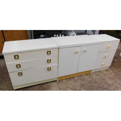 801 - Selection of white bedroom furniture