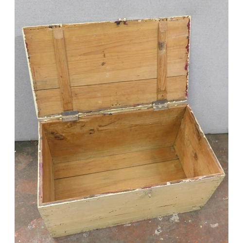 816 - Vintage wooden bedding box/chest