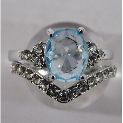 105A - Silver tone - aquamarine set ring