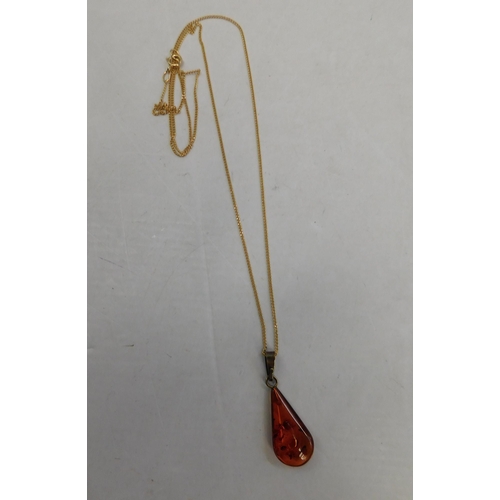 119 - 9ct gold chain & amber pendant in silver clasp