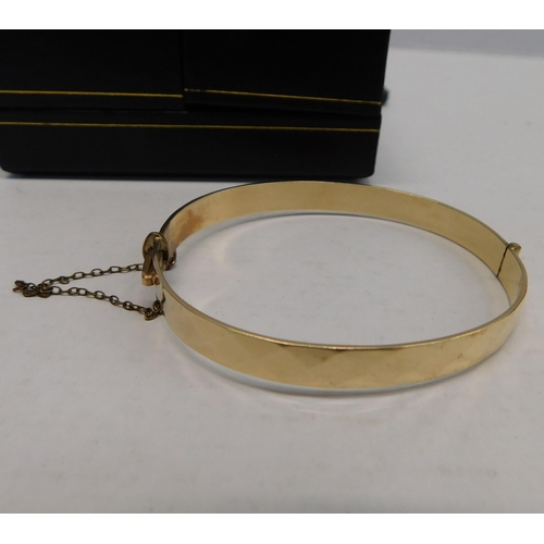 130 - 9ct gold plated - metal core bracelet