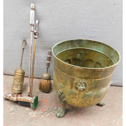 539 - Brass fireside items etc