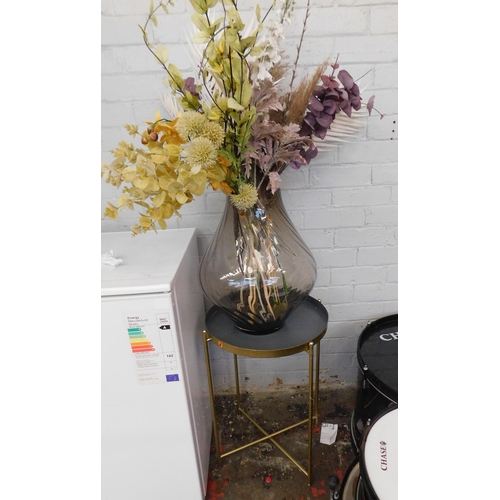 558 - Glass jar with dried flowers on stand