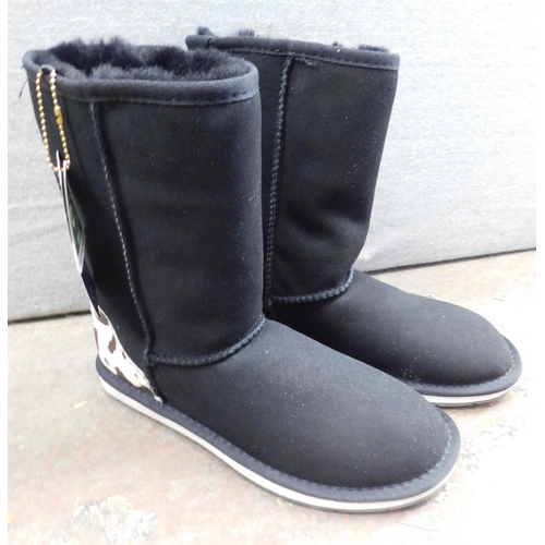 771 - Brand new genuine with tags UGG boots