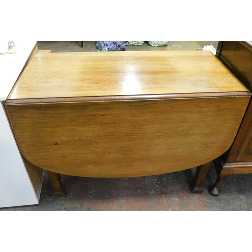 819 - Vintage drop leaf table