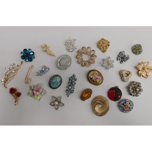 243 - Costume brooches