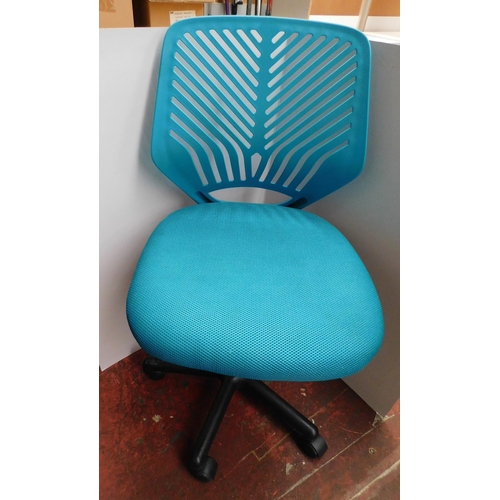 553 - Turquoise office chair