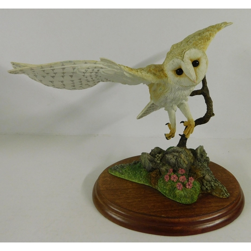 255 - Border Fine Arts - Barn owl on plinth/no damage