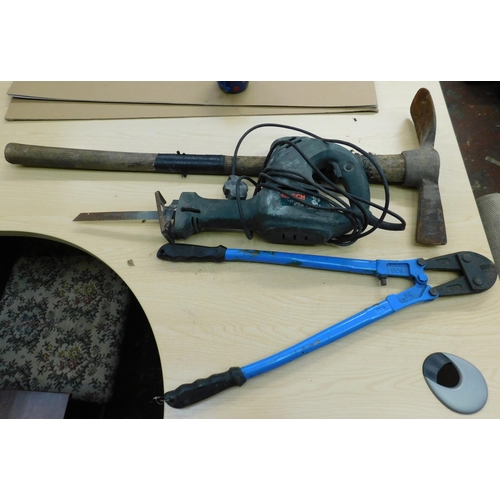 520 - Three tools including reciprocating saw in working order