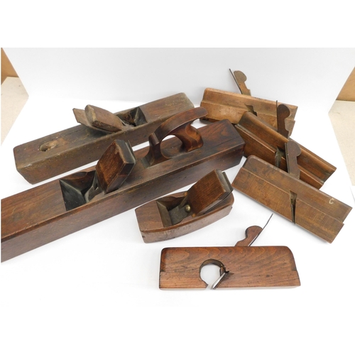 530A - Collection of vintage woodworking planes