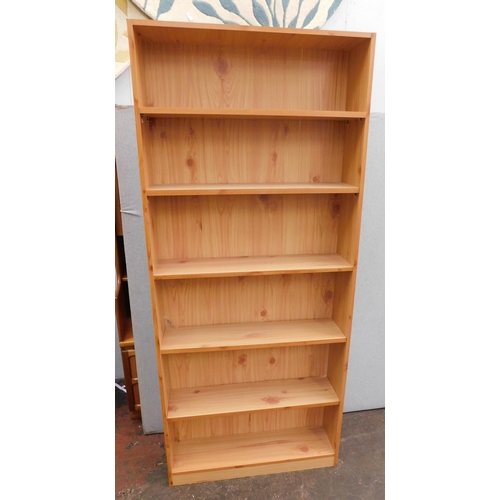 546 - Pine style 7 shelf bookcase approx. 31