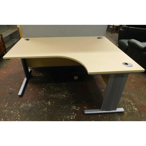 670 - Cut out office desk approx. 62
