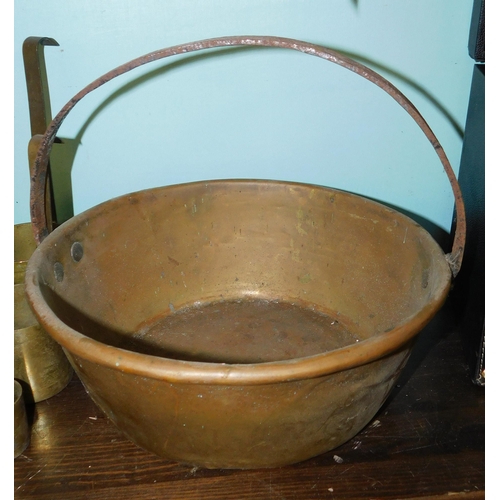 675 - Large brass jam pan