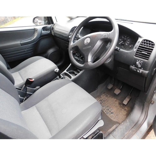 700A - Re-offered due to timewaster -
Vauxhall Zafira 1.6 petrol seven seater estate - 12 month MOT, lot of... 
