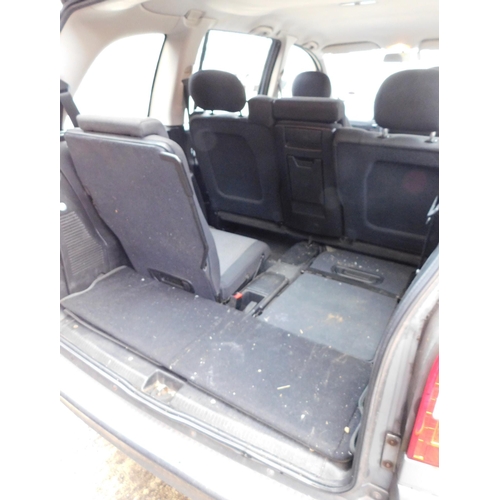 700A - Re-offered due to timewaster -
Vauxhall Zafira 1.6 petrol seven seater estate - 12 month MOT, lot of... 
