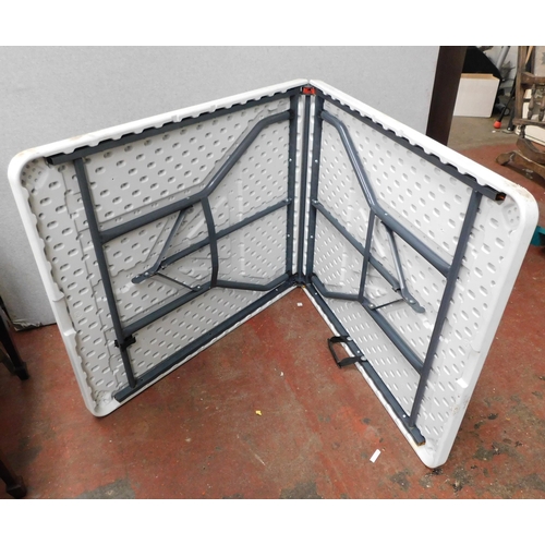 708 - Plastic folding table