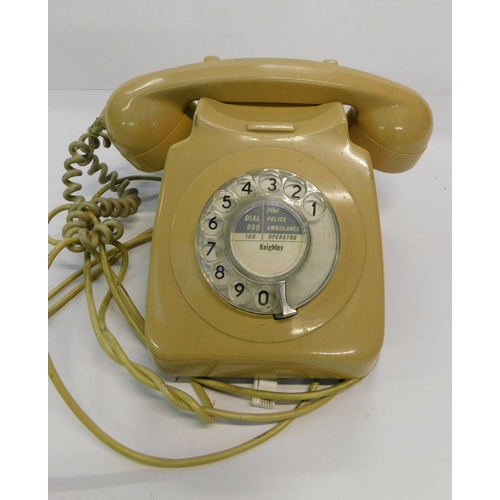 715 - Vintage 60s/70s phone