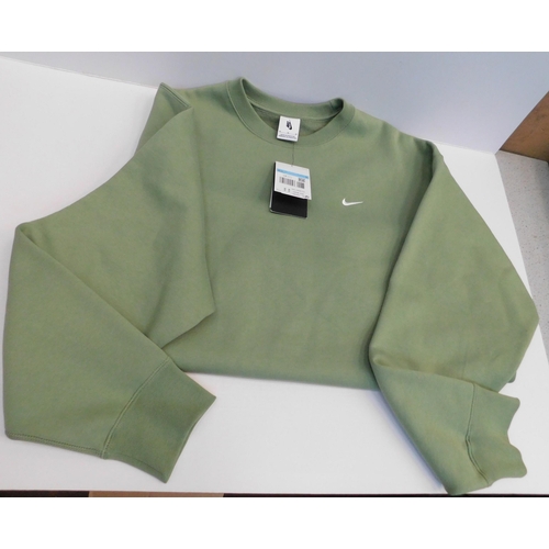 Lot 738       