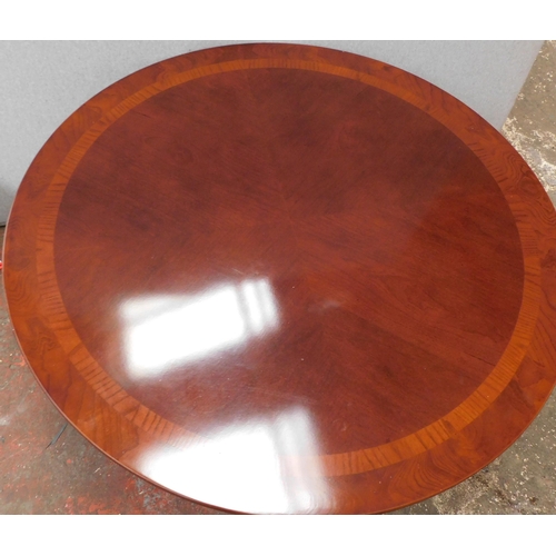 668 - Large circular inlaid coffee/side table - 36