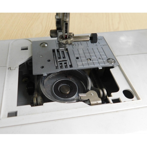 695 - Brother sewing machine W/O - missing plate