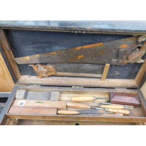 810 - Vintage joiners toolbox and large selection of tools