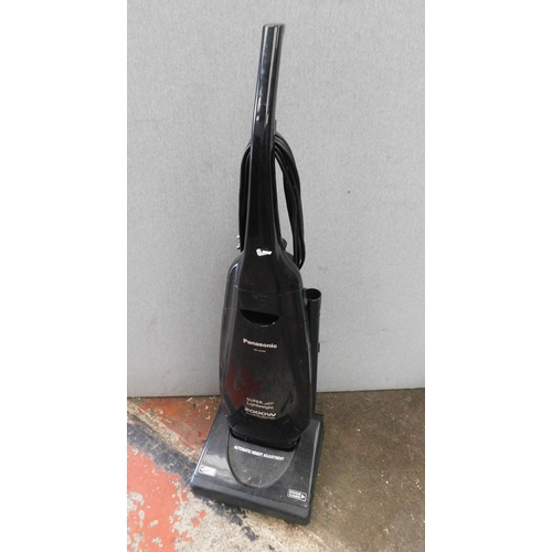 537 - Panasonic super light weight vac - 2000W MC-UG304 W/O