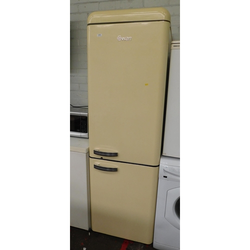 548 - Swan American style fridge freezer in w/o