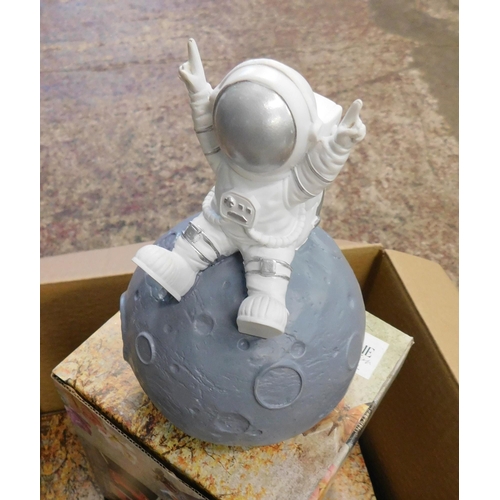 634 - Box of 12 Astronaut money boxes