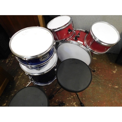 684 - Kids drum set and two stools