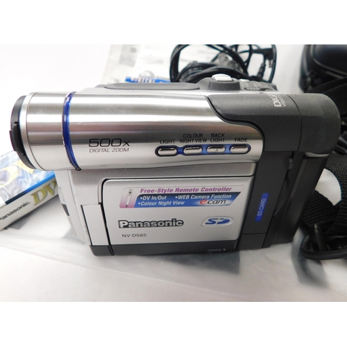 701 - Panasonic NV-DS60EN camcorder with accessories W/O