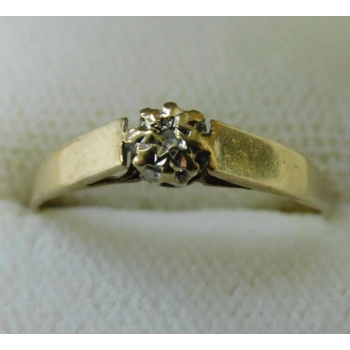 115 - 9ct gold - diamond set/solitaire ring - size P